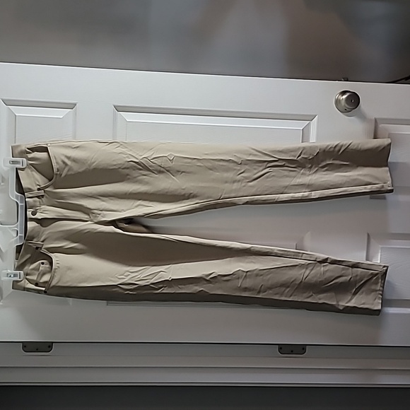 ☆NWT Greg Norman Golf Slacks